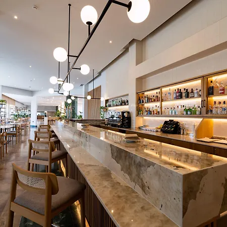 Hills Αντεκέρα